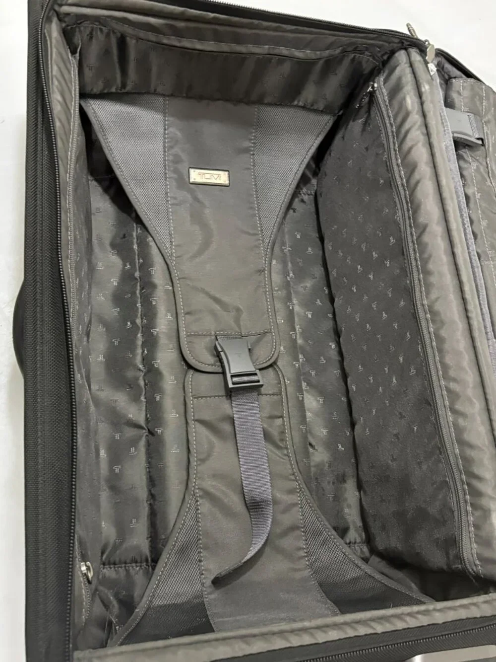Tumi Alpha 22